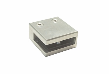 Conector grapa base plana, diseño cuadrado, para vidrio de 8 a 10 mm.
